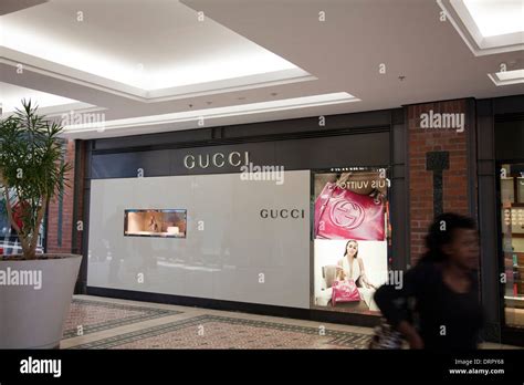 gucci the mall telefono|gucci store waterfront.